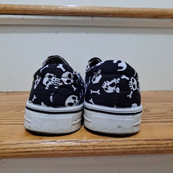 Womens size 37 slip on Skull sneakers - Picture 3 of 4